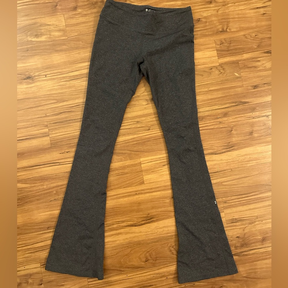 Splits59 Charcoal flared yoga pants (long)